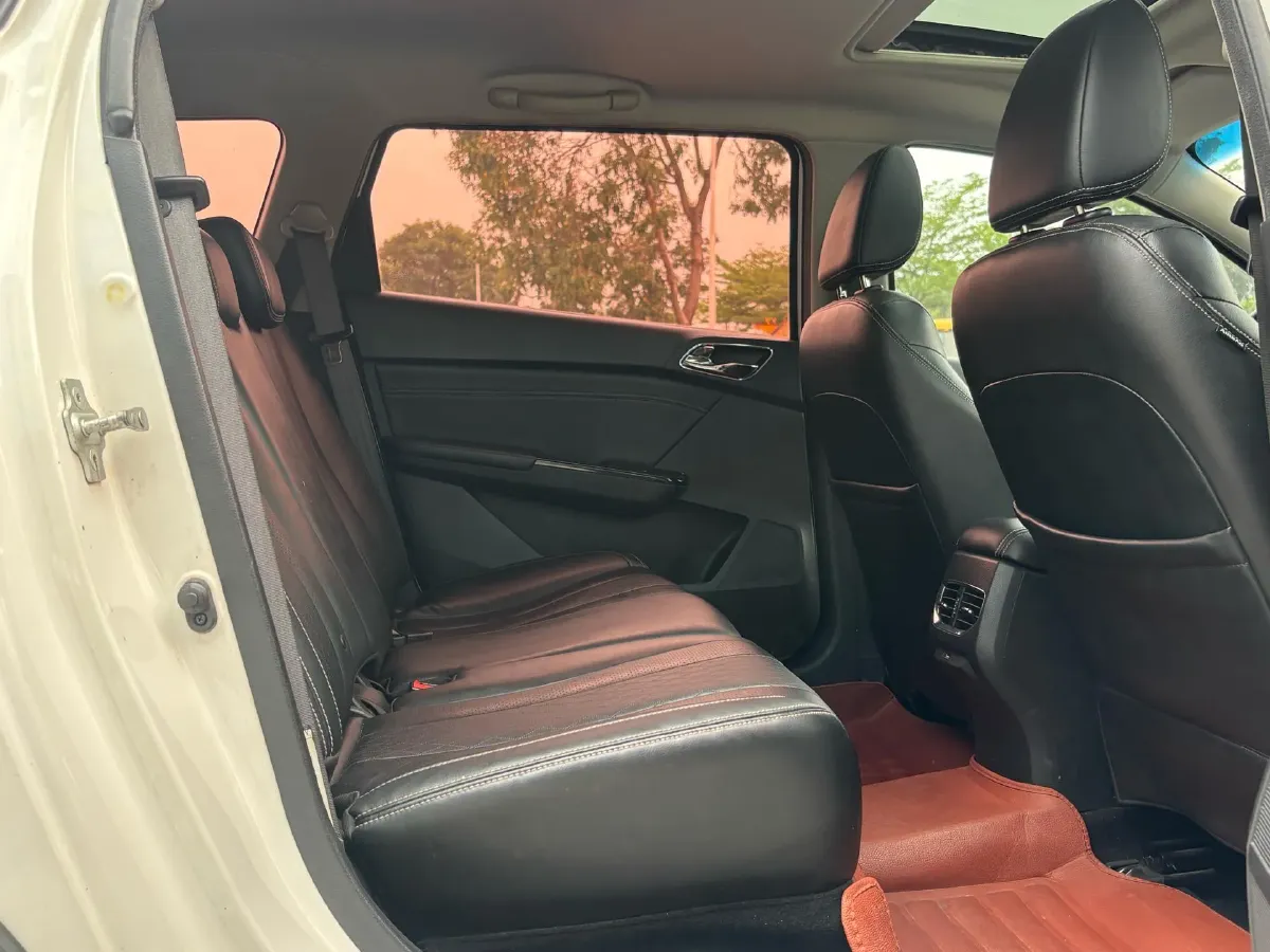 2018 BaoJun 360 1.5L 112HP L4 6MT,autocango,china used car exporter,china ev exporter,chinese used car exporter,chinese used ev exporter