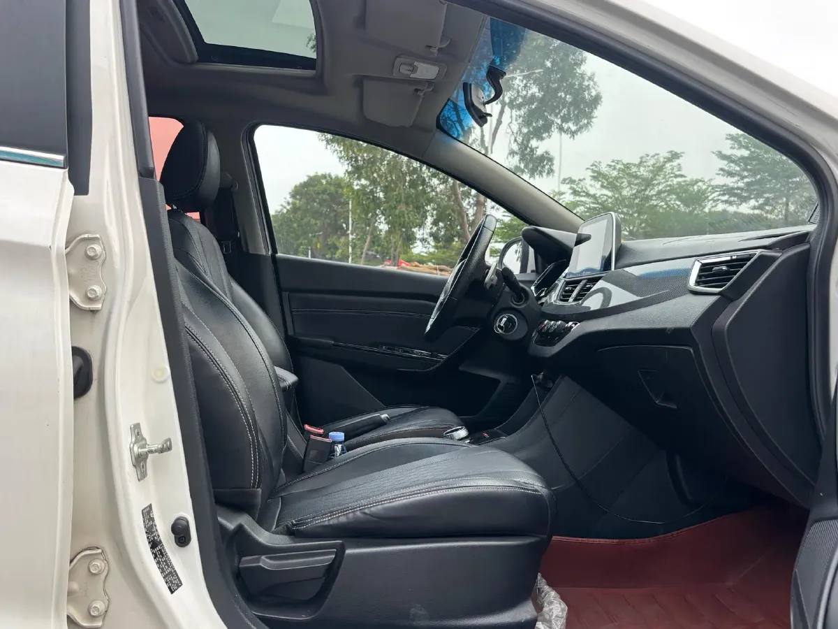 2018 BaoJun 360 1.5L 112HP L4 6MT,autocango,china used car exporter,china ev exporter,chinese used car exporter,chinese used ev exporter