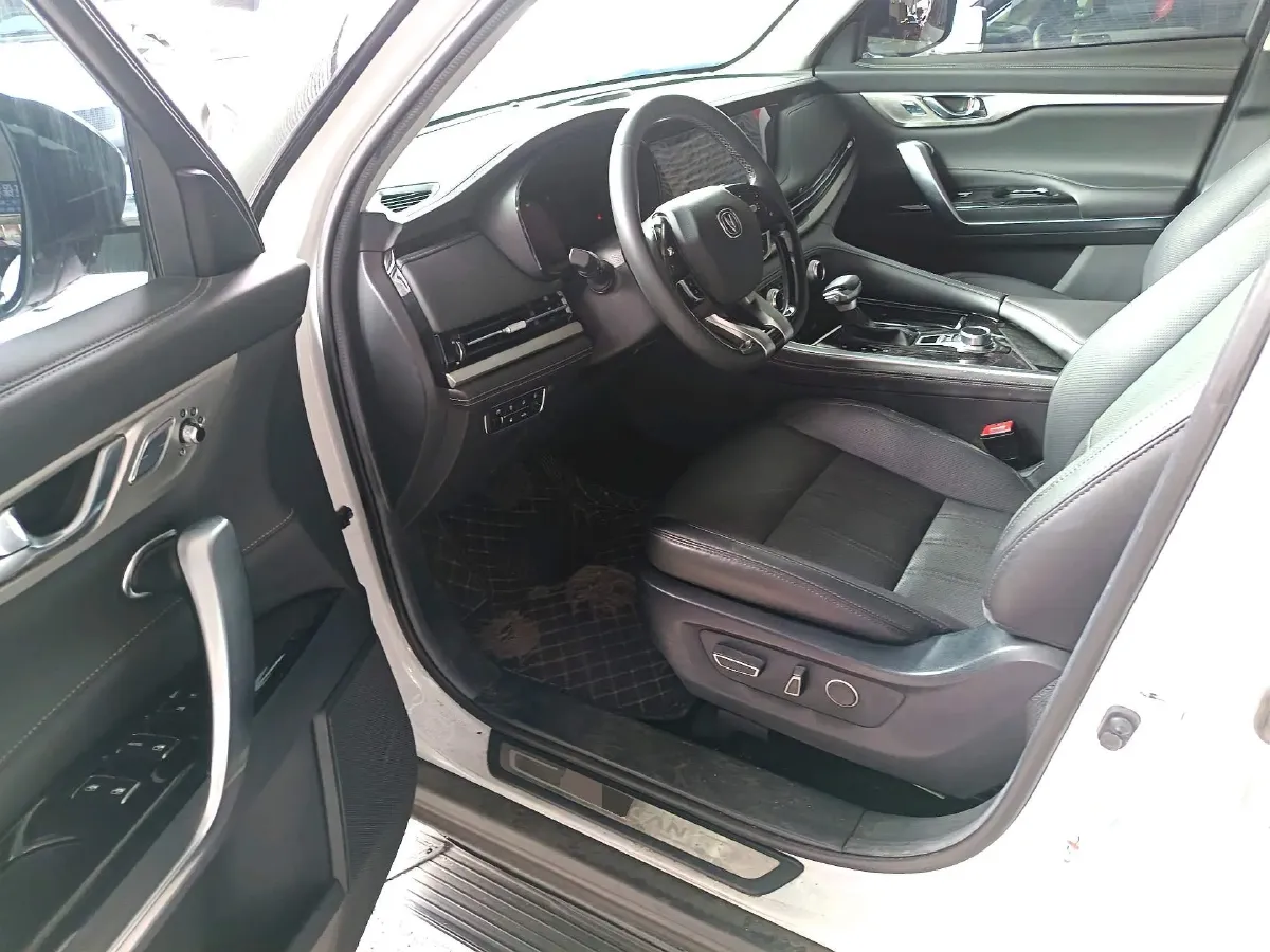 2021 ChangAn CS95 2.0T 233HP L4 6AT,autocango,china used car exporter,china ev exporter,chinese used car exporter,chinese used ev exporter