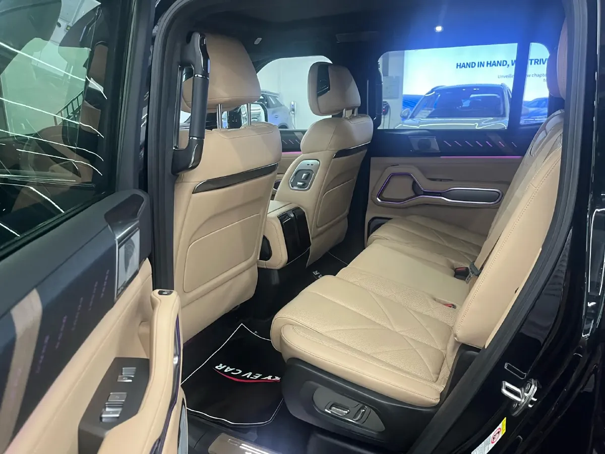 2025 FangChengBao Bao 8 2.0T 245HP L4 E-CVT PHEV 36.8KWH,autocango,china used car exporter,china ev exporter,chinese used car exporter,chinese used ev exporter