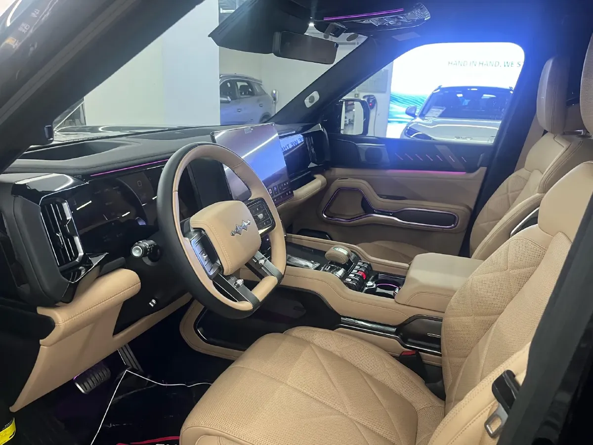 2025 FangChengBao Bao 8 2.0T 245HP L4 E-CVT PHEV 36.8KWH,autocango,china used car exporter,china ev exporter,chinese used car exporter,chinese used ev exporter