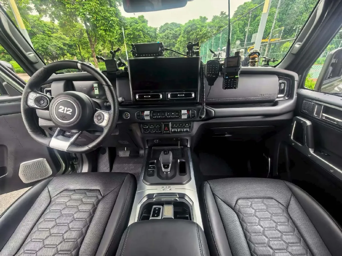 2025 212 212 T01 2.0T 252HP L4 8AT,autocango,china used car exporter,china ev exporter,chinese used car exporter,chinese used ev exporter