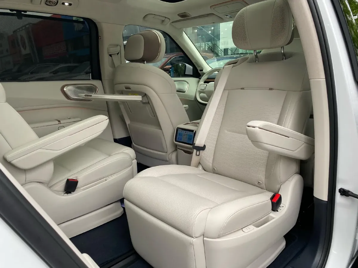 2025 LYNK&CO 900 2.0T 254HP L4 3DHT PHEV,autocango,china used car exporter,china ev exporter,chinese used car exporter,chinese used ev exporter