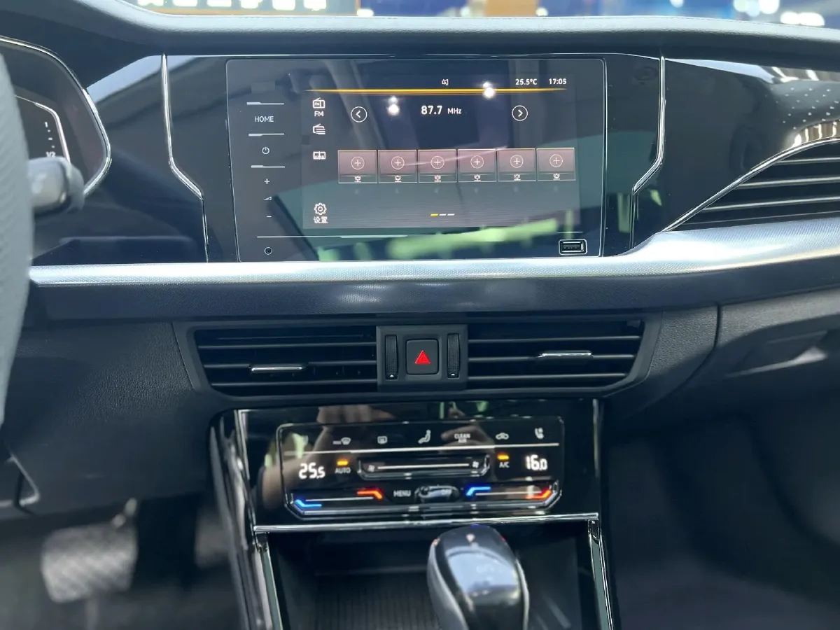 2025 Volkswagen Passat 2.0T 186HP L4 7DCT,autocango,china used car exporter,china ev exporter,chinese used car exporter,chinese used ev exporter