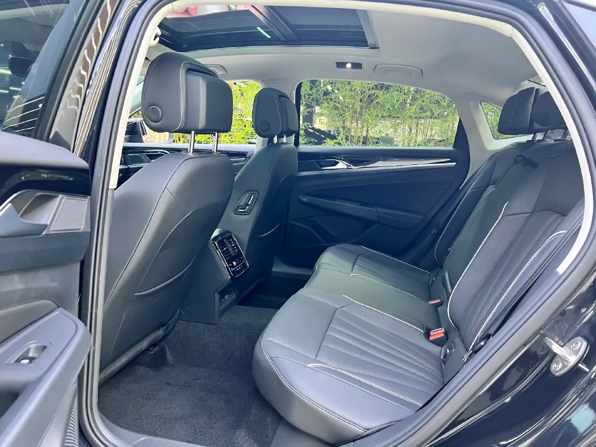 2025 Volkswagen Passat 2.0T 186HP L4 7DCT,autocango,china used car exporter,china ev exporter,chinese used car exporter,chinese used ev exporter