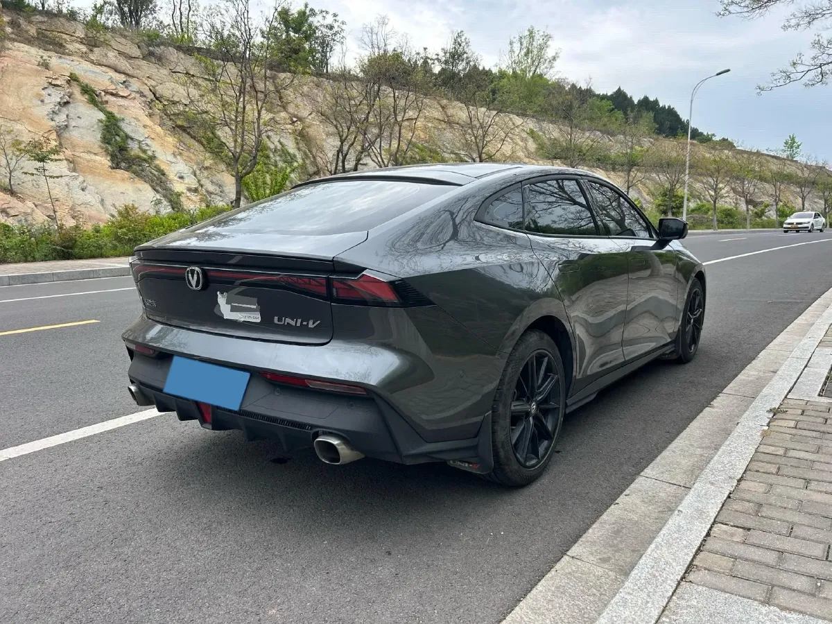 2022 ChangAn UNI-V 1.5T 188HP L4 7DCT,autocango,china used car exporter,china ev exporter,chinese used car exporter,chinese used ev exporter