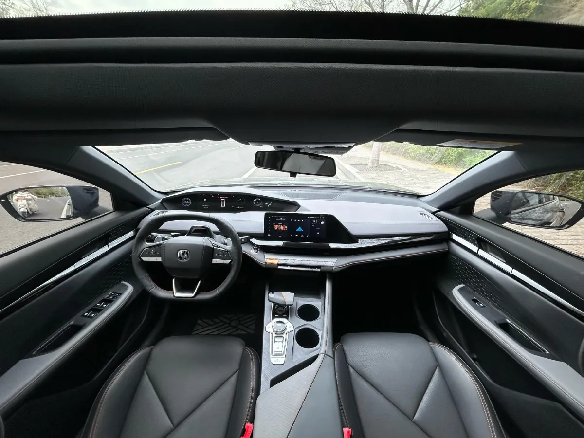 2022 ChangAn UNI-V 1.5T 188HP L4 7DCT,autocango,china used car exporter,china ev exporter,chinese used car exporter,chinese used ev exporter