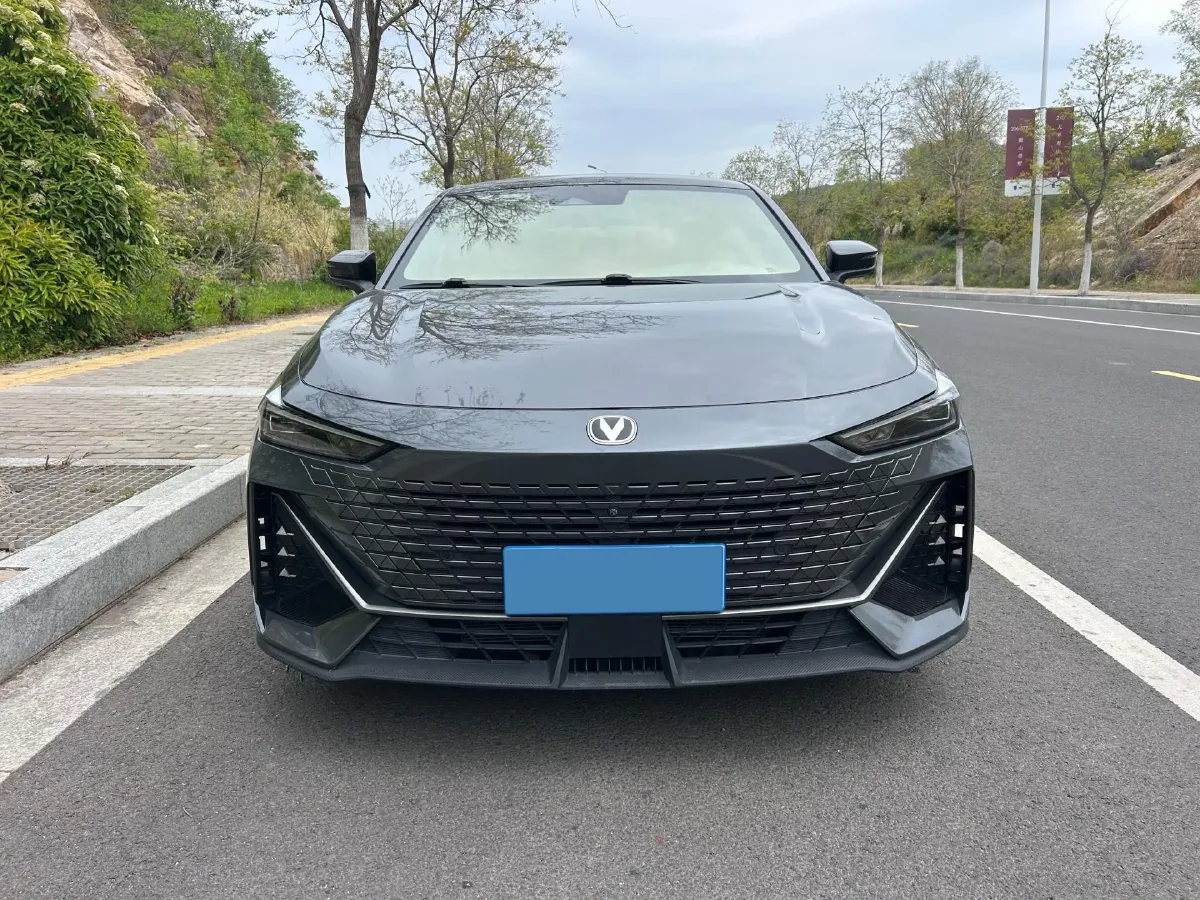 2022 ChangAn UNI-V 1.5T 188HP L4 7DCT,autocango,china used car exporter,china ev exporter,chinese used car exporter,chinese used ev exporter