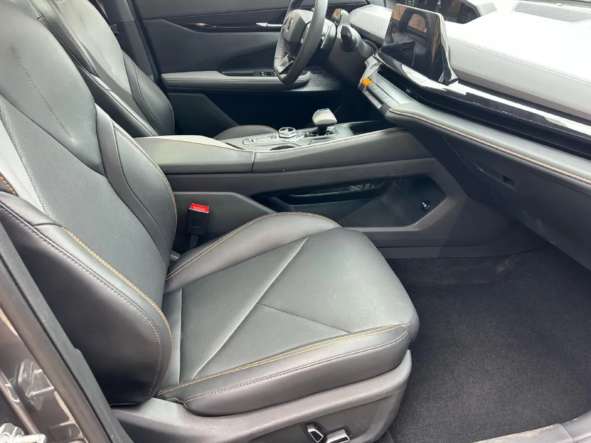 2022 ChangAn UNI-V 1.5T 188HP L4 7DCT,autocango,china used car exporter,china ev exporter,chinese used car exporter,chinese used ev exporter