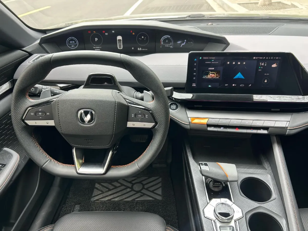 2022 ChangAn UNI-V 1.5T 188HP L4 7DCT,autocango,china used car exporter,china ev exporter,chinese used car exporter,chinese used ev exporter