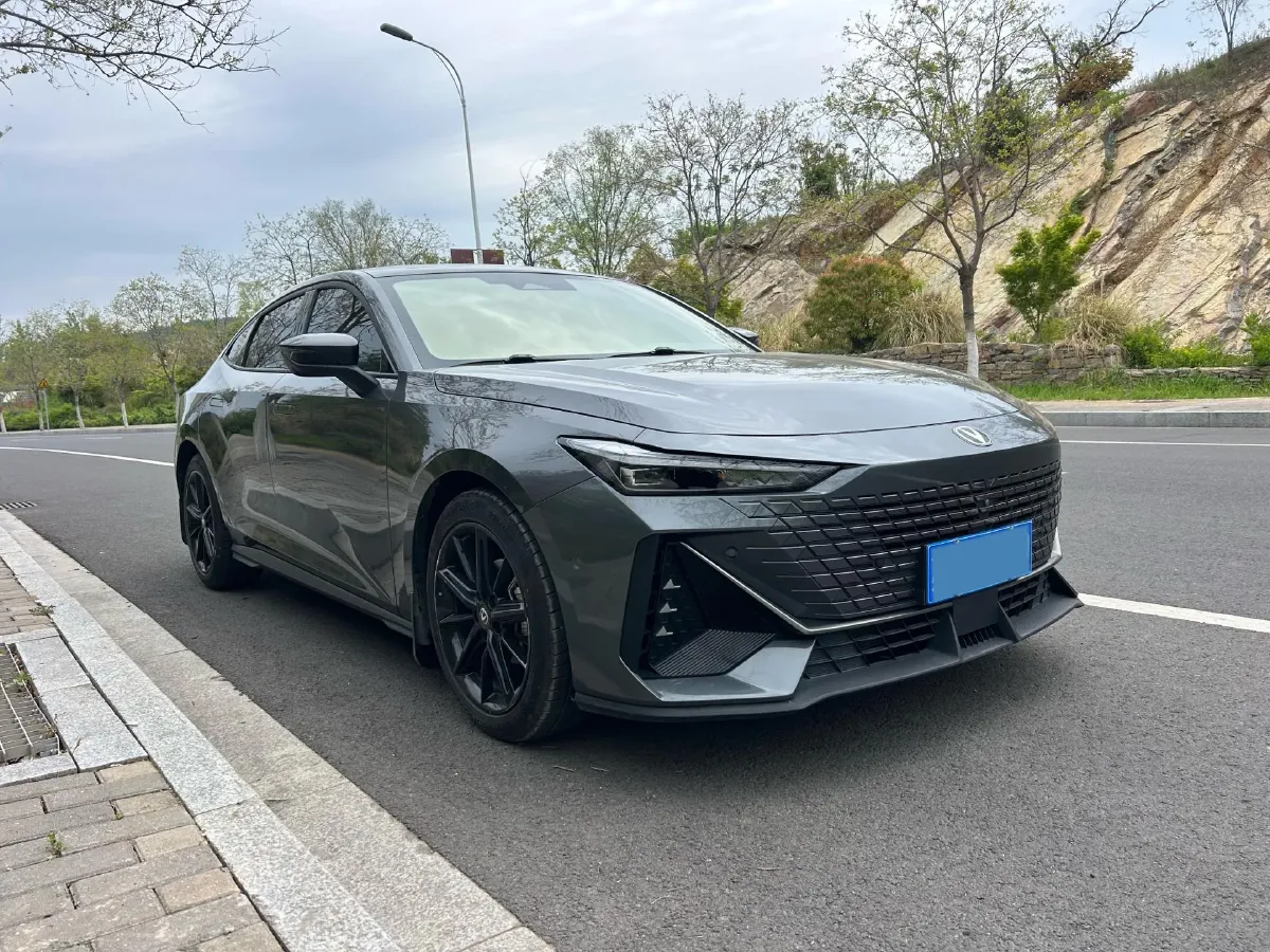 2022 ChangAn UNI-V 1.5T 188HP L4 7DCT,autocango,china used car exporter,china ev exporter,chinese used car exporter,chinese used ev exporter