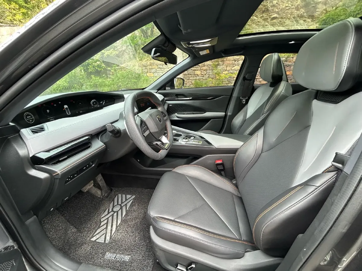 2022 ChangAn UNI-V 1.5T 188HP L4 7DCT,autocango,china used car exporter,china ev exporter,chinese used car exporter,chinese used ev exporter