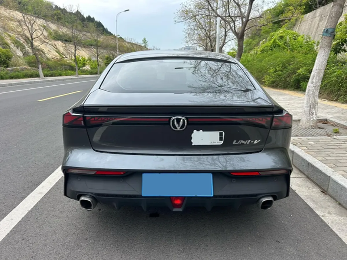 2022 ChangAn UNI-V 1.5T 188HP L4 7DCT,autocango,china used car exporter,china ev exporter,chinese used car exporter,chinese used ev exporter
