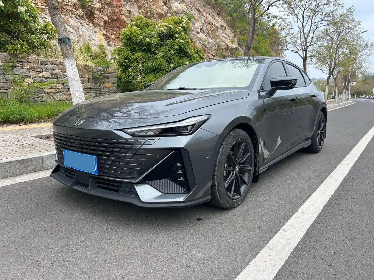 2022 ChangAn UNI-V 1.5T 188HP L4 7DCT,autocango,china used car exporter,china ev exporter,chinese used car exporter,chinese used ev exporter