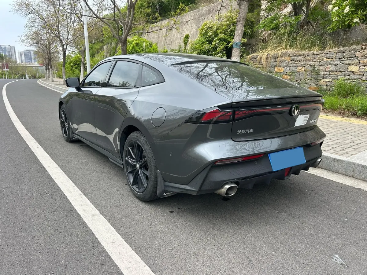 2022 ChangAn UNI-V 1.5T 188HP L4 7DCT,autocango,china used car exporter,china ev exporter,chinese used car exporter,chinese used ev exporter