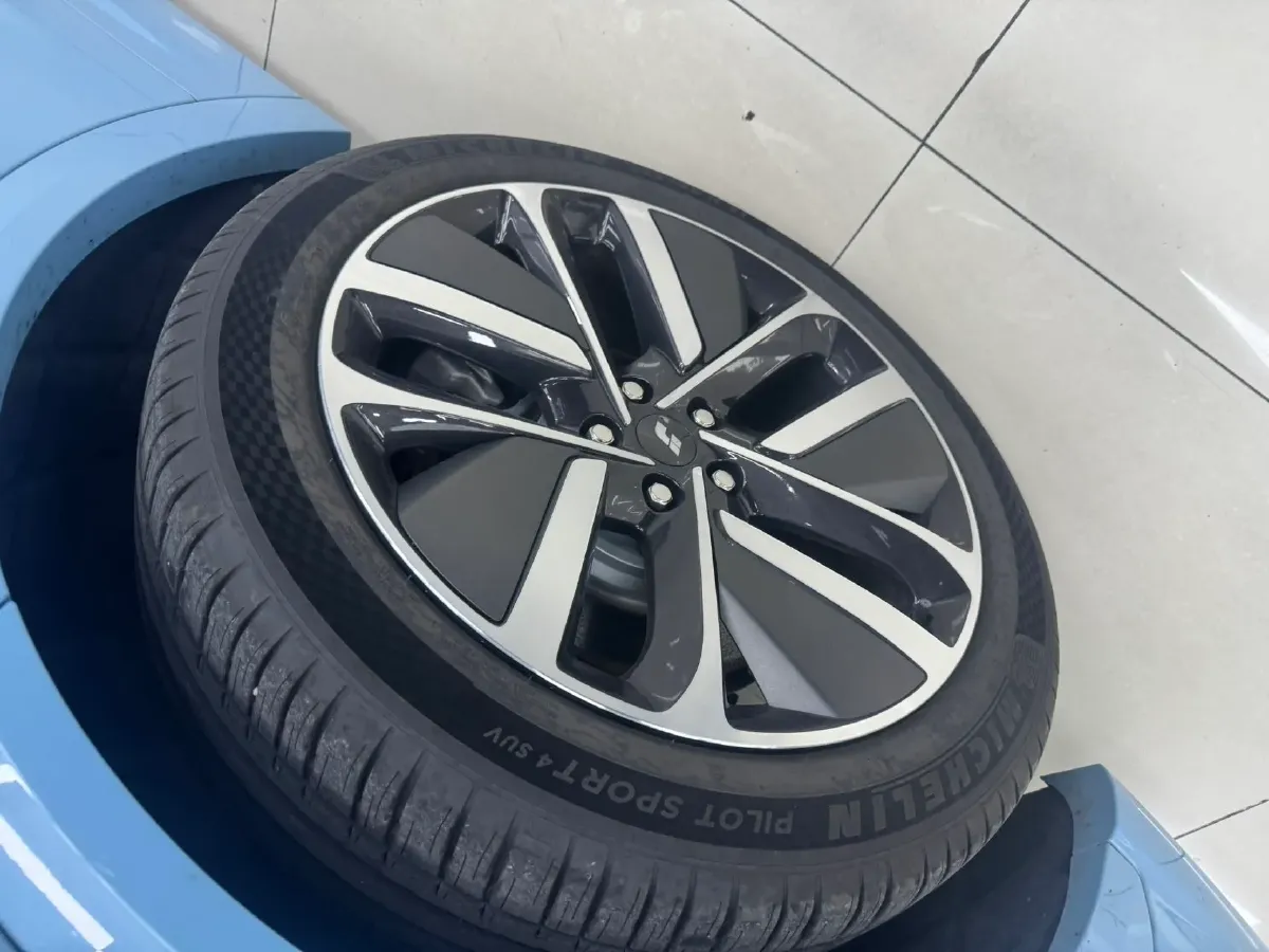 2024 Li L8 Range Extended 154HP REEV 52.3KWH,autocango,china used car exporter,china ev exporter,chinese used car exporter,chinese used ev exporter