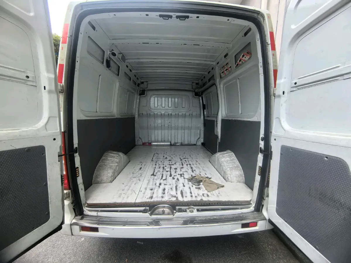 2021 MAXUS XinTu V80 2.0T 127HP L4 6MT,autocango,china used car exporter,china ev exporter,chinese used car exporter,chinese used ev exporter