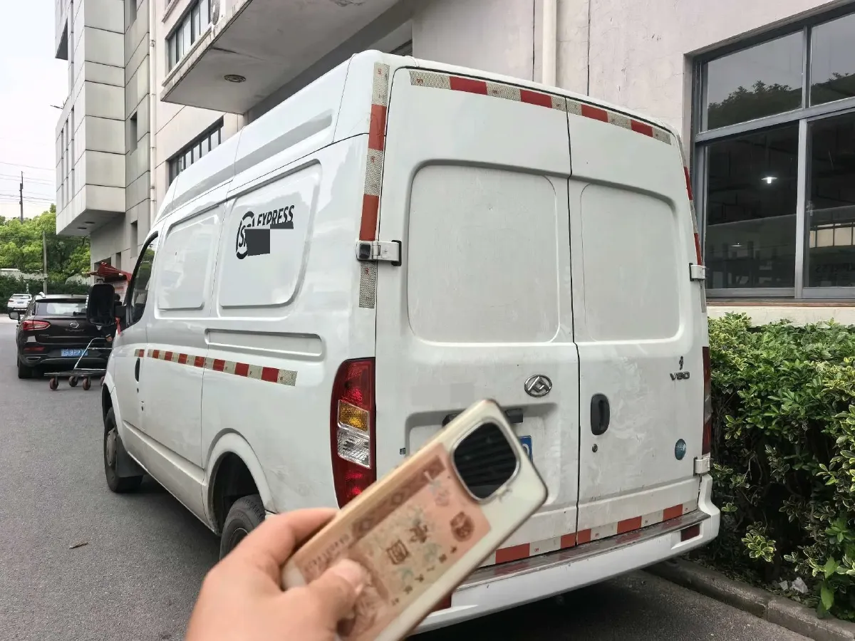 2021 MAXUS XinTu V80 2.0T 127HP L4 6MT,autocango,china used car exporter,china ev exporter,chinese used car exporter,chinese used ev exporter