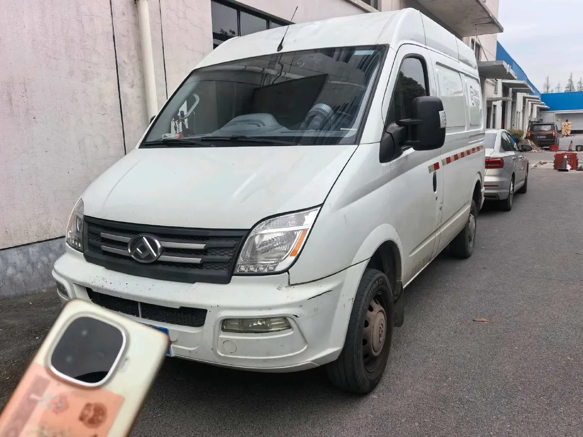 2021 MAXUS XinTu V80 2.0T 127HP L4 6MT,autocango,china used car exporter,china ev exporter,chinese used car exporter,chinese used ev exporter