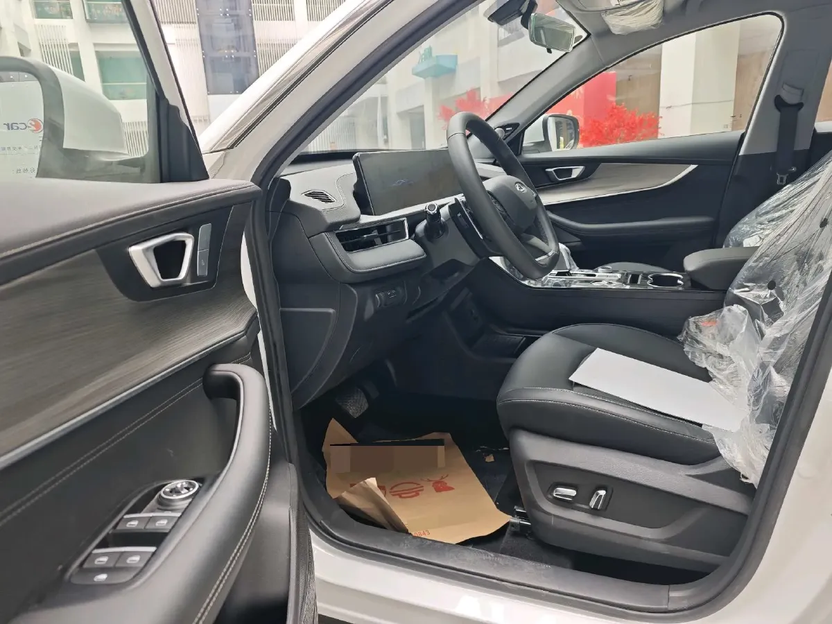 2023 Chery Tiggo 8 Plus 1.6T 197HP L4 7DCT,autocango,china used car exporter,china ev exporter,chinese used car exporter,chinese used ev exporter