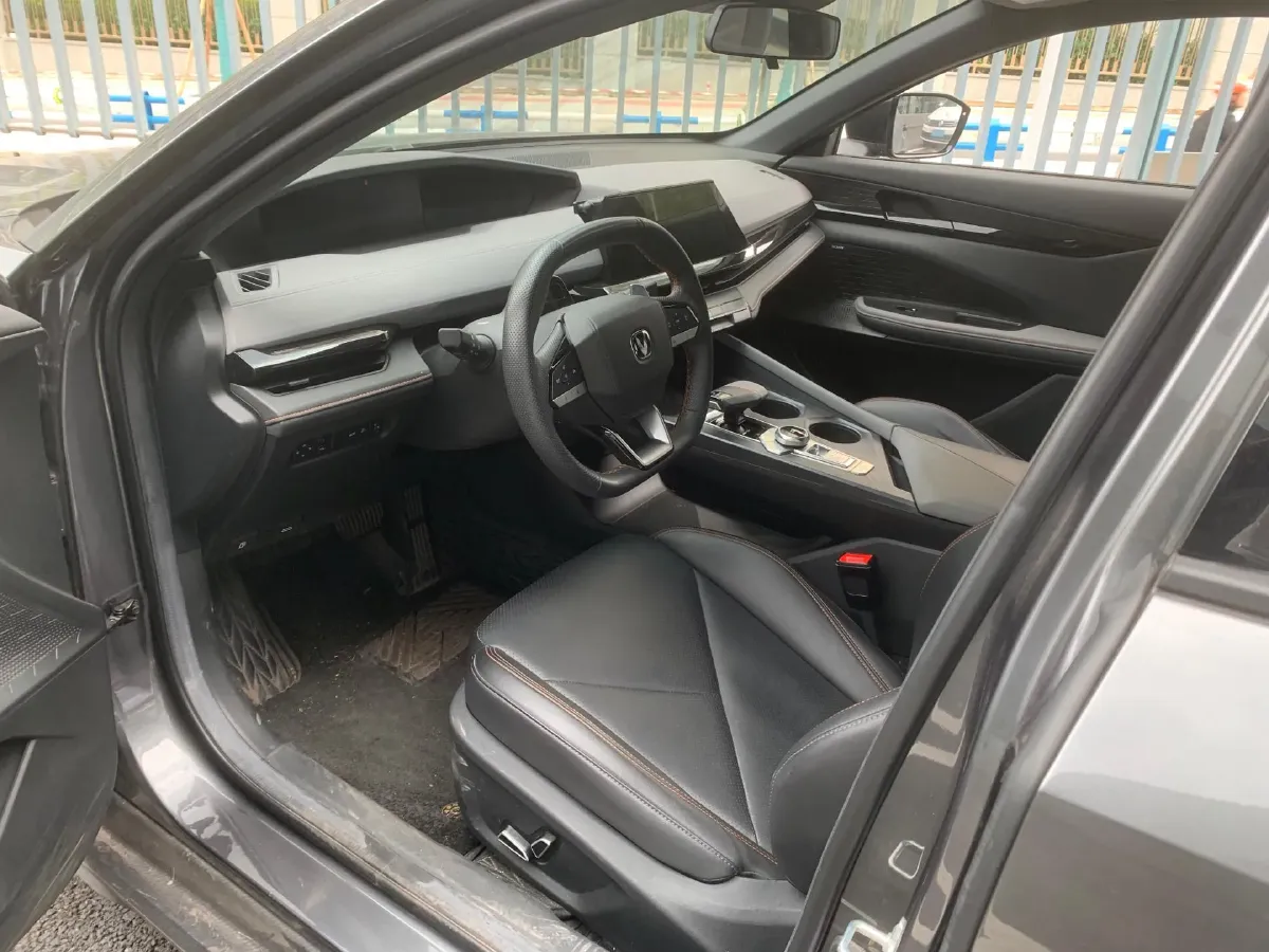 2022 ChangAn UNI-V 1.5T 188HP L4 7DCT,autocango,china used car exporter,china ev exporter,chinese used car exporter,chinese used ev exporter