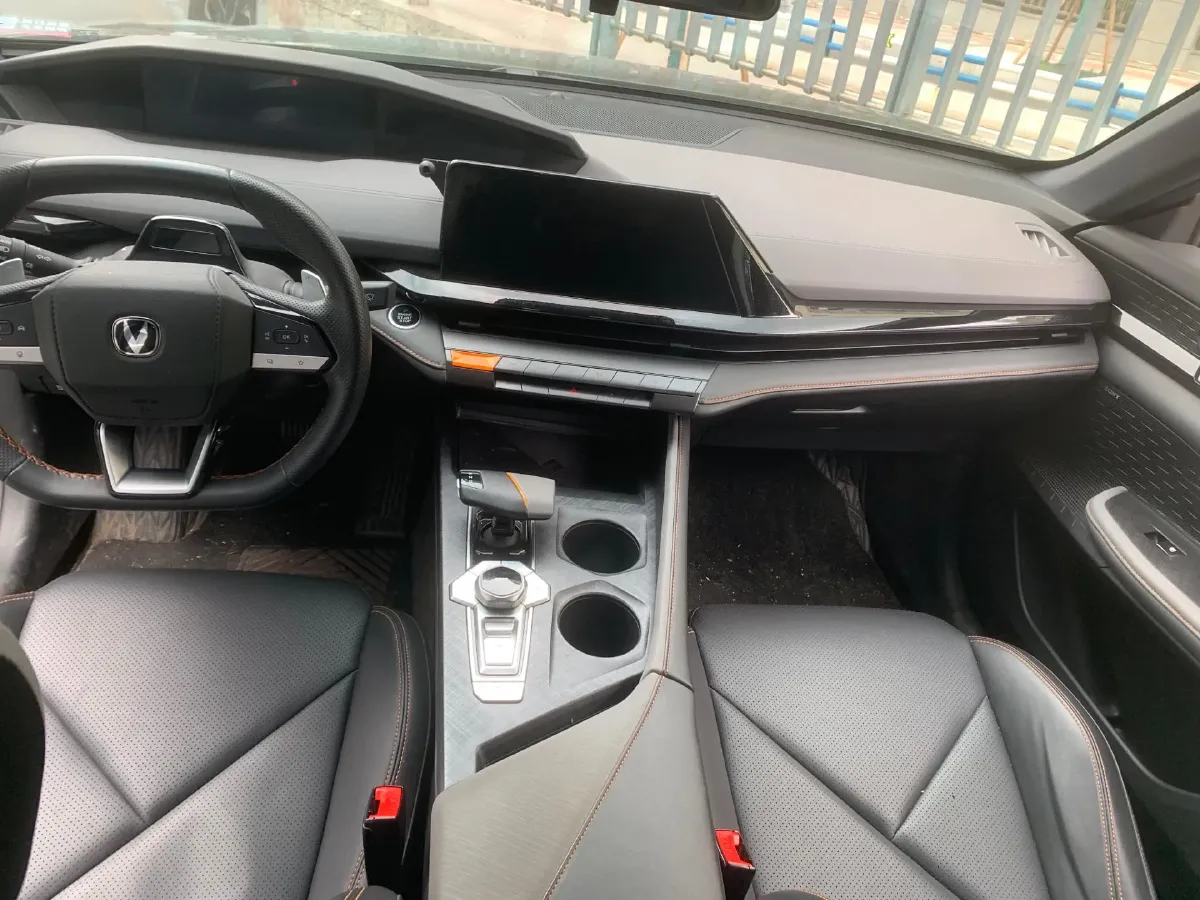 2022 ChangAn UNI-V 1.5T 188HP L4 7DCT,autocango,china used car exporter,china ev exporter,chinese used car exporter,chinese used ev exporter