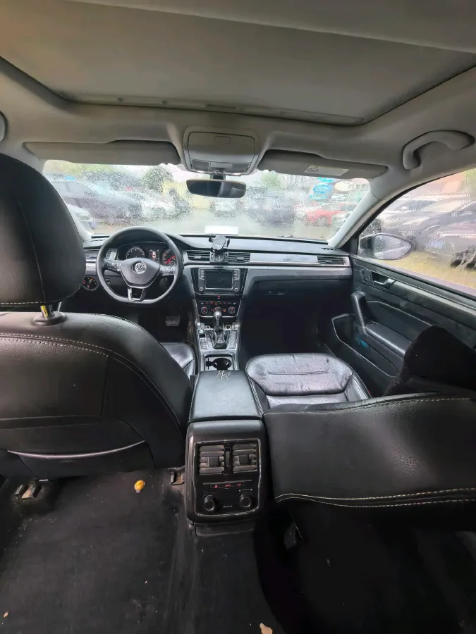 2017 Volkswagen Passat 2.0T 220HP L4 7DCT,autocango,china used car exporter,china ev exporter,chinese used car exporter,chinese used ev exporter