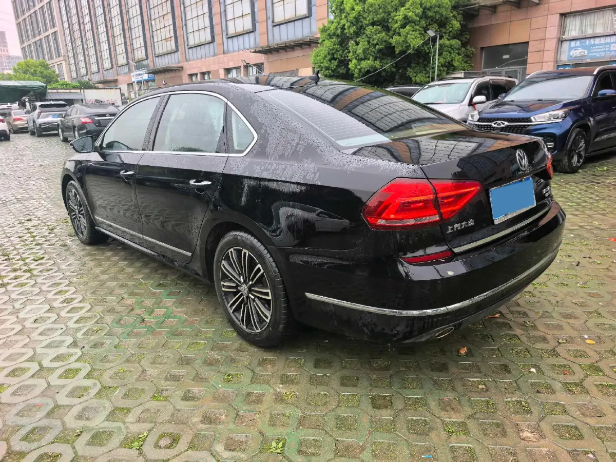2017 Volkswagen Passat 2.0T 220HP L4 7DCT,autocango,china used car exporter,china ev exporter,chinese used car exporter,chinese used ev exporter