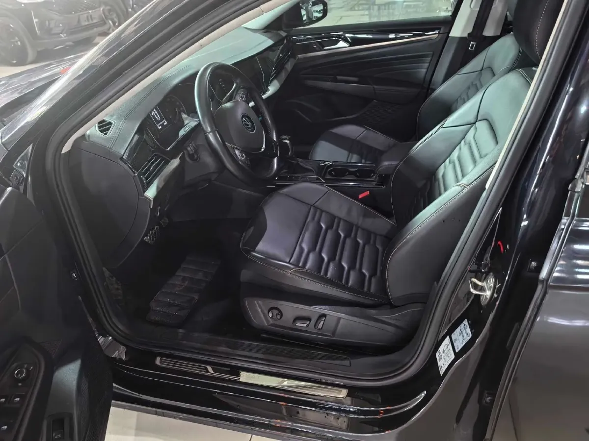 2020 Volkswagen Passat 2.0T 186HP L4 7DCT,autocango,china used car exporter,china ev exporter,chinese used car exporter,chinese used ev exporter