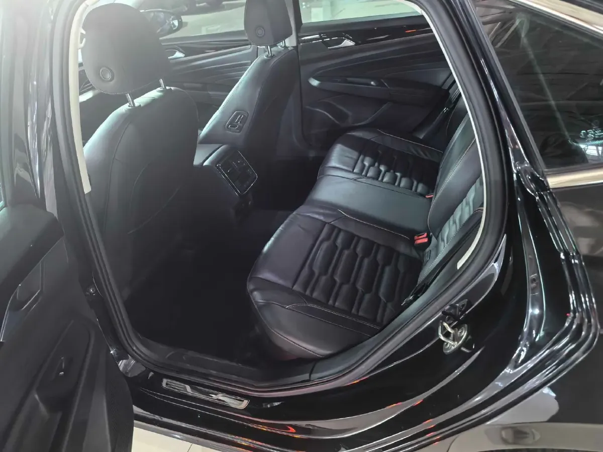 2020 Volkswagen Passat 2.0T 186HP L4 7DCT,autocango,china used car exporter,china ev exporter,chinese used car exporter,chinese used ev exporter