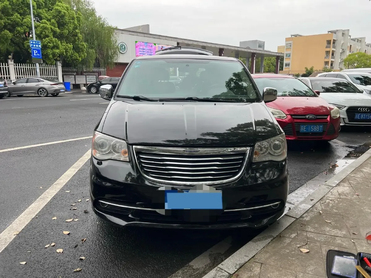 2013 Chrysler Pacifica 3.6L 283HP V6 6AT,autocango,china used car exporter,china ev exporter,chinese used car exporter,chinese used ev exporter