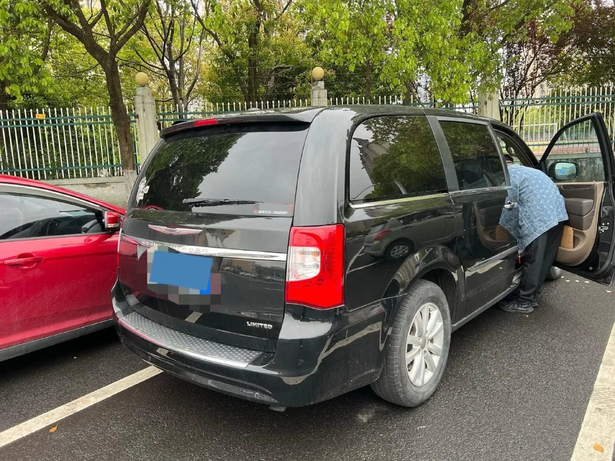 2013 Chrysler Pacifica 3.6L 283HP V6 6AT,autocango,china used car exporter,china ev exporter,chinese used car exporter,chinese used ev exporter