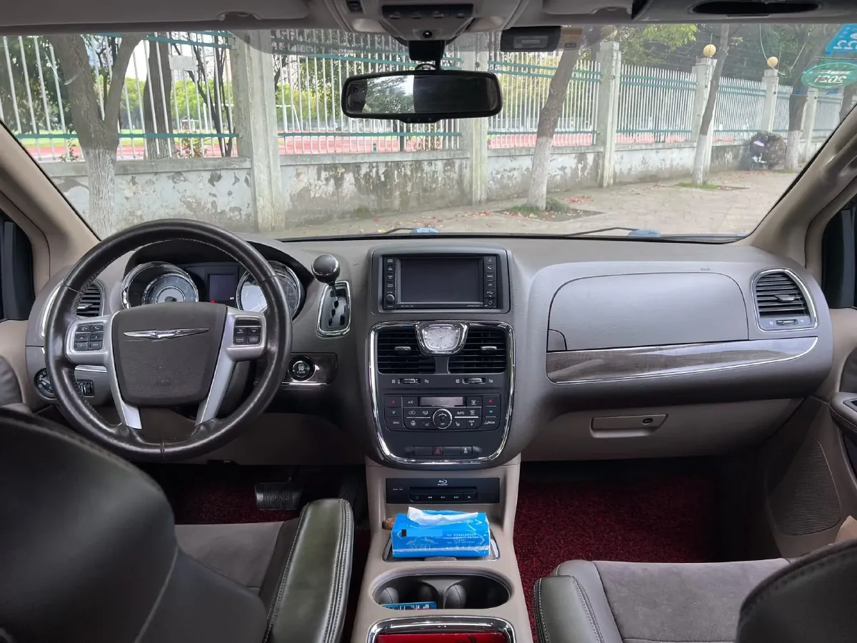2013 Chrysler Pacifica 3.6L 283HP V6 6AT,autocango,china used car exporter,china ev exporter,chinese used car exporter,chinese used ev exporter