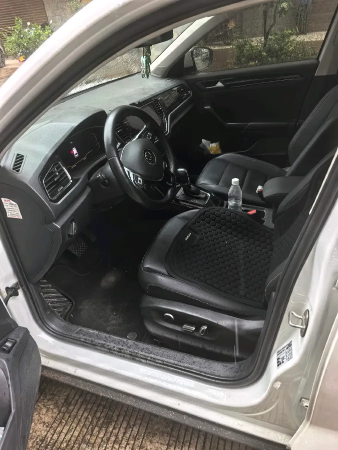 2021 Volkswagen T-Roc 1.4T 150HP L4 7DCT,autocango,china used car exporter,china ev exporter,chinese used car exporter,chinese used ev exporter