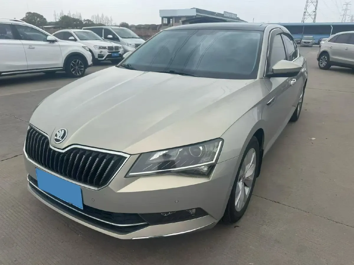 2018 Skoda Superb 1.8T 180HP L4 7DCT,autocango,china used car exporter,china ev exporter,chinese used car exporter,chinese used ev exporter