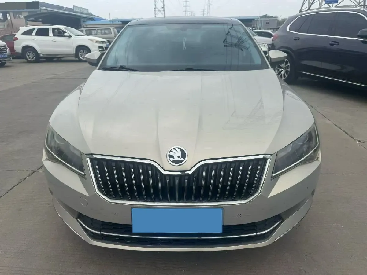 2018 Skoda Superb 1.8T 180HP L4 7DCT,autocango,china used car exporter,china ev exporter,chinese used car exporter,chinese used ev exporter