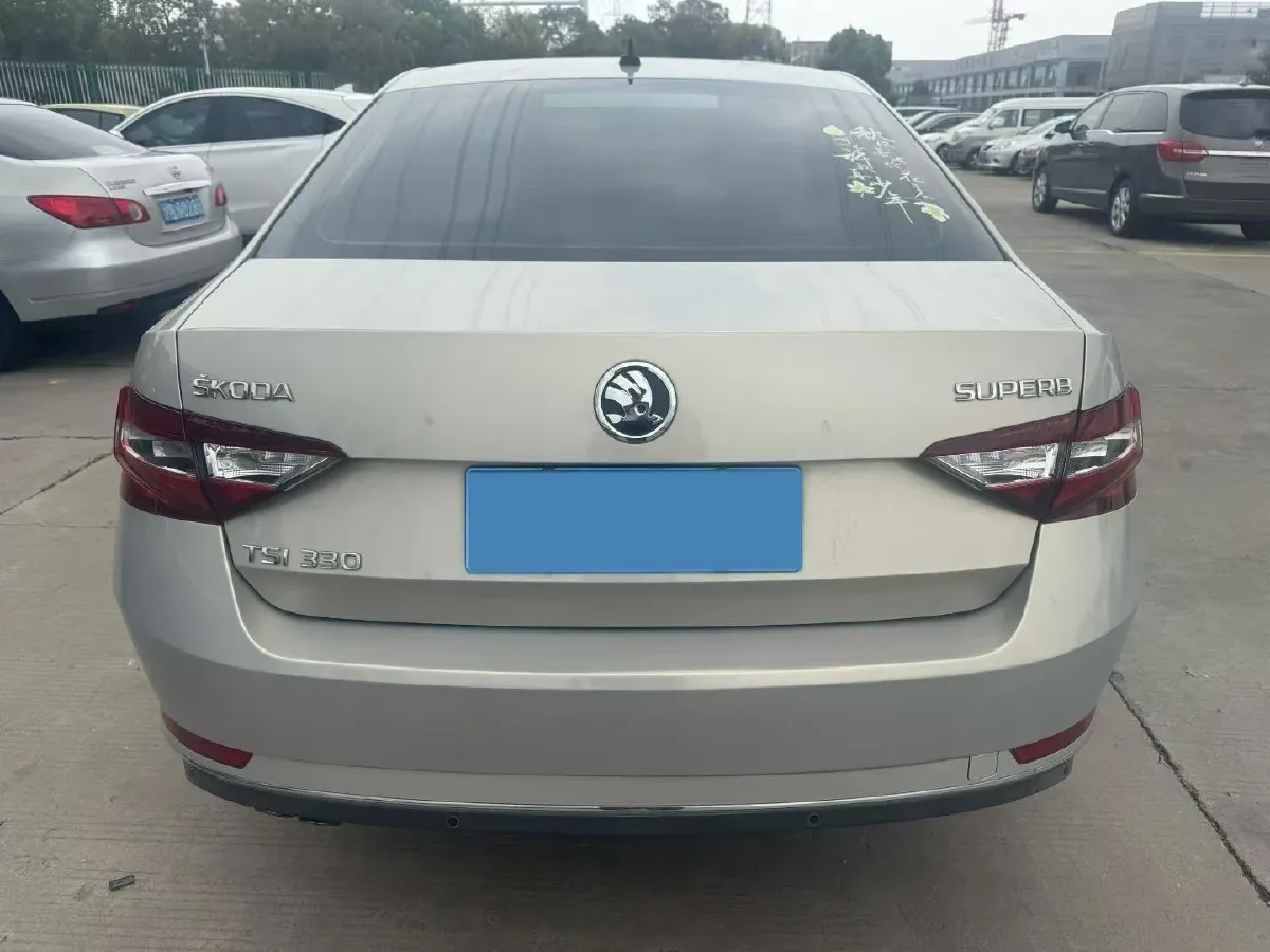 2018 Skoda Superb 1.8T 180HP L4 7DCT,autocango,china used car exporter,china ev exporter,chinese used car exporter,chinese used ev exporter