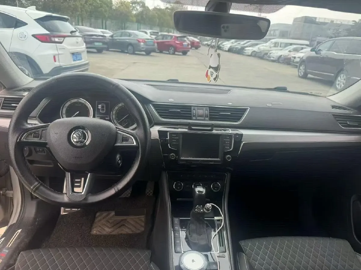 2018 Skoda Superb 1.8T 180HP L4 7DCT,autocango,china used car exporter,china ev exporter,chinese used car exporter,chinese used ev exporter