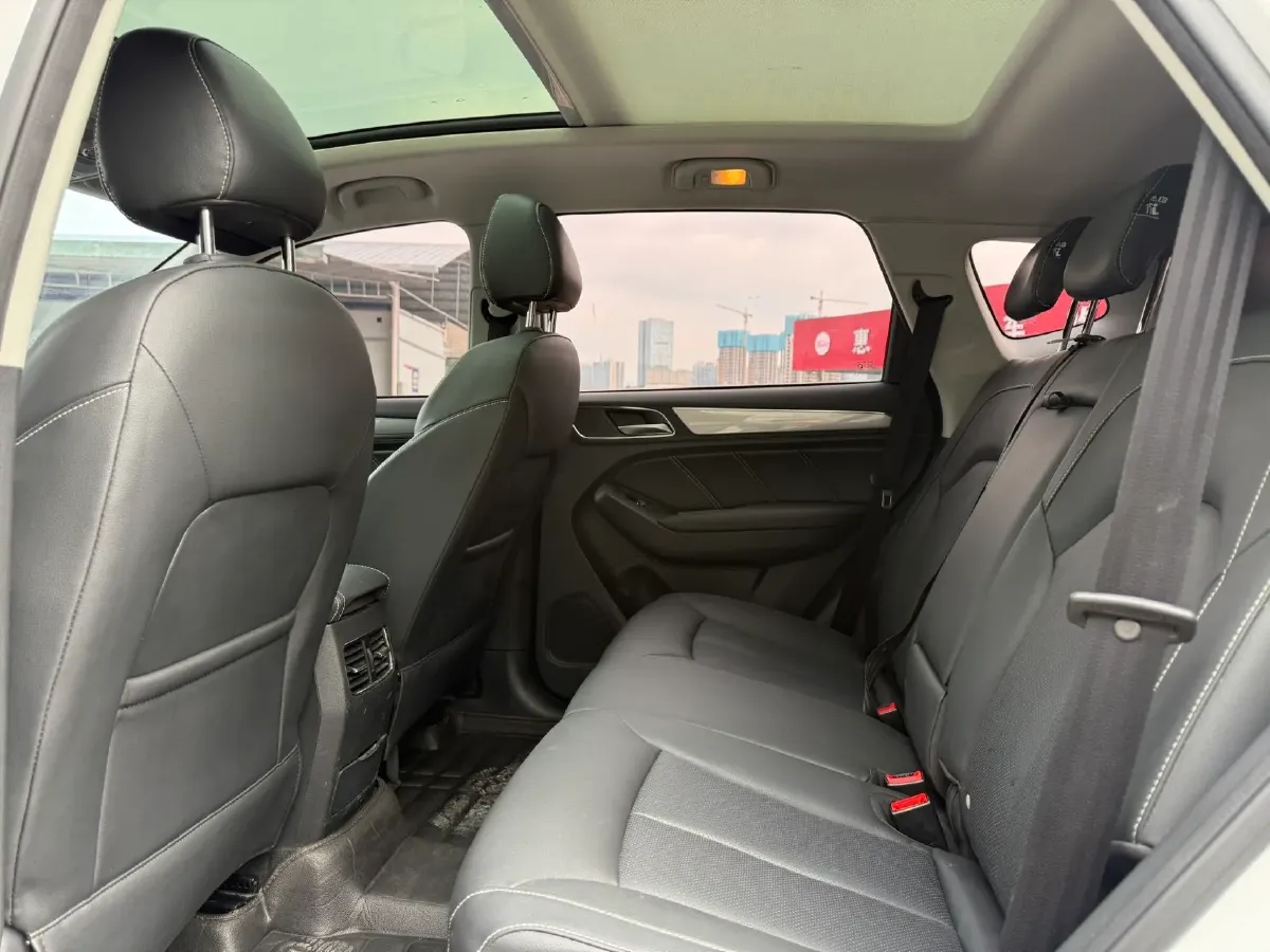 2020 Roewe i6 1.5T 169HP L4 7DCT,autocango,china used car exporter,china ev exporter,chinese used car exporter,chinese used ev exporter