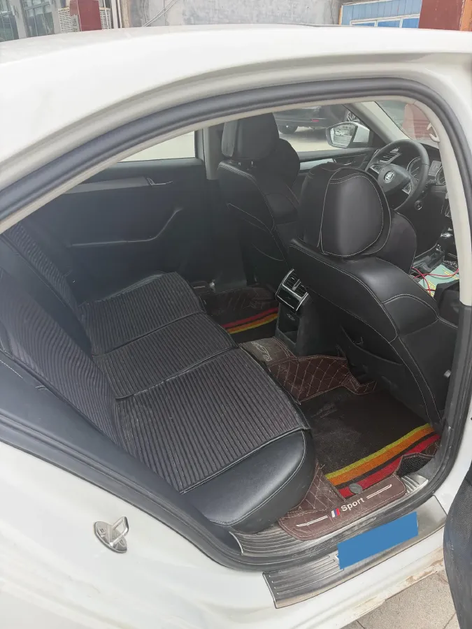 2018 Skoda Superb 1.8T 180HP L4 7DCT,autocango,china used car exporter,china ev exporter,chinese used car exporter,chinese used ev exporter