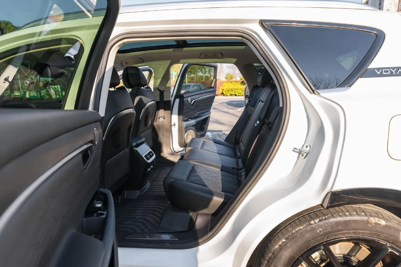 2024 Voyah FREE 1.5T 150HP L4 REEV 39.2KWH,autocango,china used car exporter,china ev exporter,chinese used car exporter,chinese used ev exporter