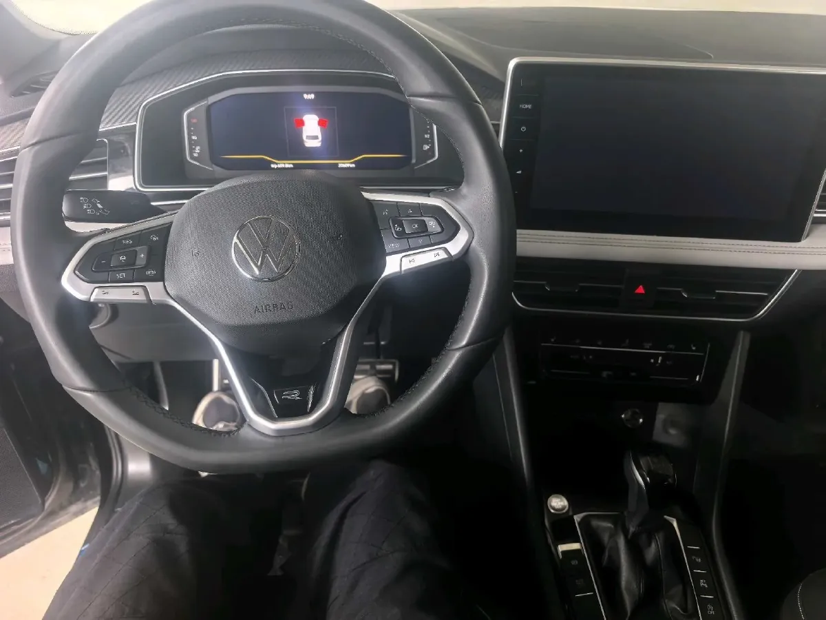 2025 Volkswagen Tiguan L 2.0T 186HP L4 7DCT,autocango,china used car exporter,china ev exporter,chinese used car exporter,chinese used ev exporter