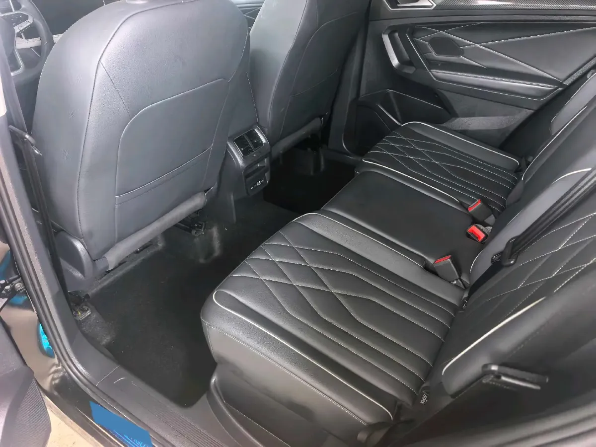 2025 Volkswagen Tiguan L 2.0T 186HP L4 7DCT,autocango,china used car exporter,china ev exporter,chinese used car exporter,chinese used ev exporter