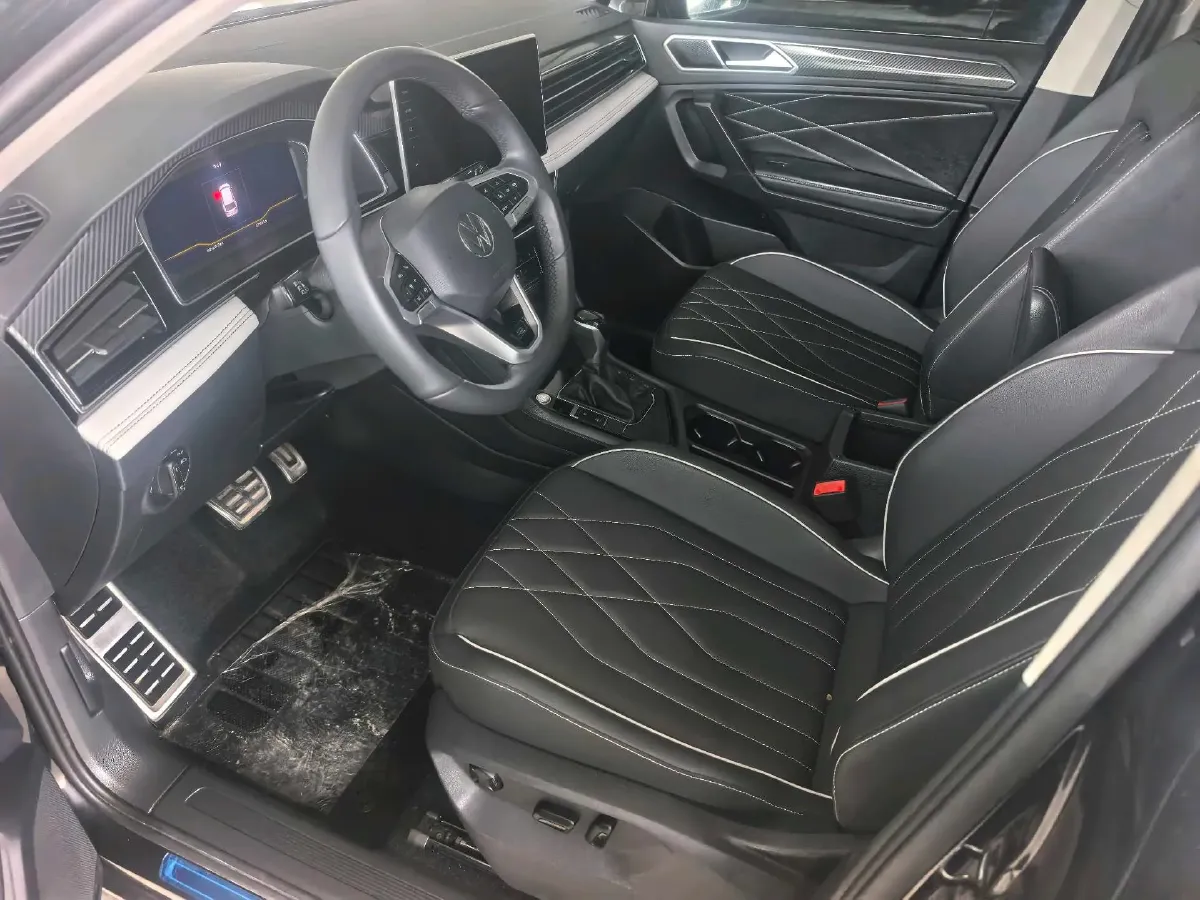 2025 Volkswagen Tiguan L 2.0T 186HP L4 7DCT,autocango,china used car exporter,china ev exporter,chinese used car exporter,chinese used ev exporter