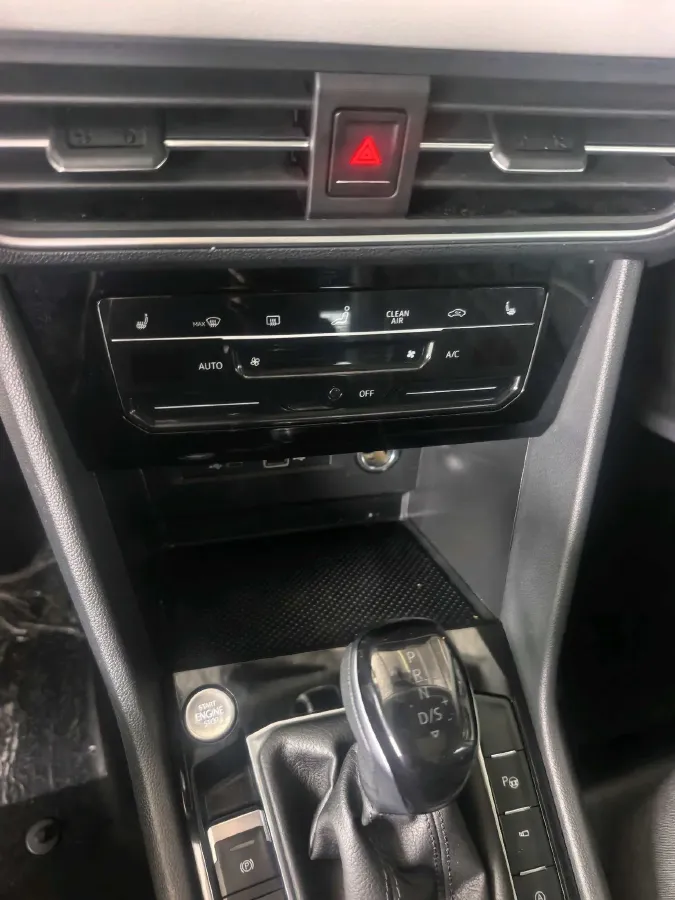 2025 Volkswagen Tiguan L 2.0T 186HP L4 7DCT,autocango,china used car exporter,china ev exporter,chinese used car exporter,chinese used ev exporter