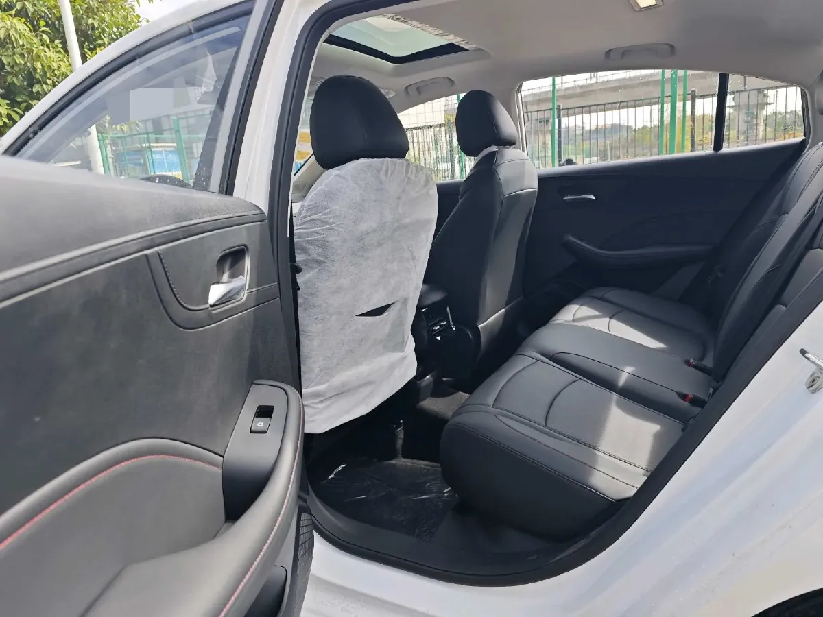 2026 Roewe i5 1.5L 129HP L4 CVT,autocango,china used car exporter,china ev exporter,chinese used car exporter,chinese used ev exporter