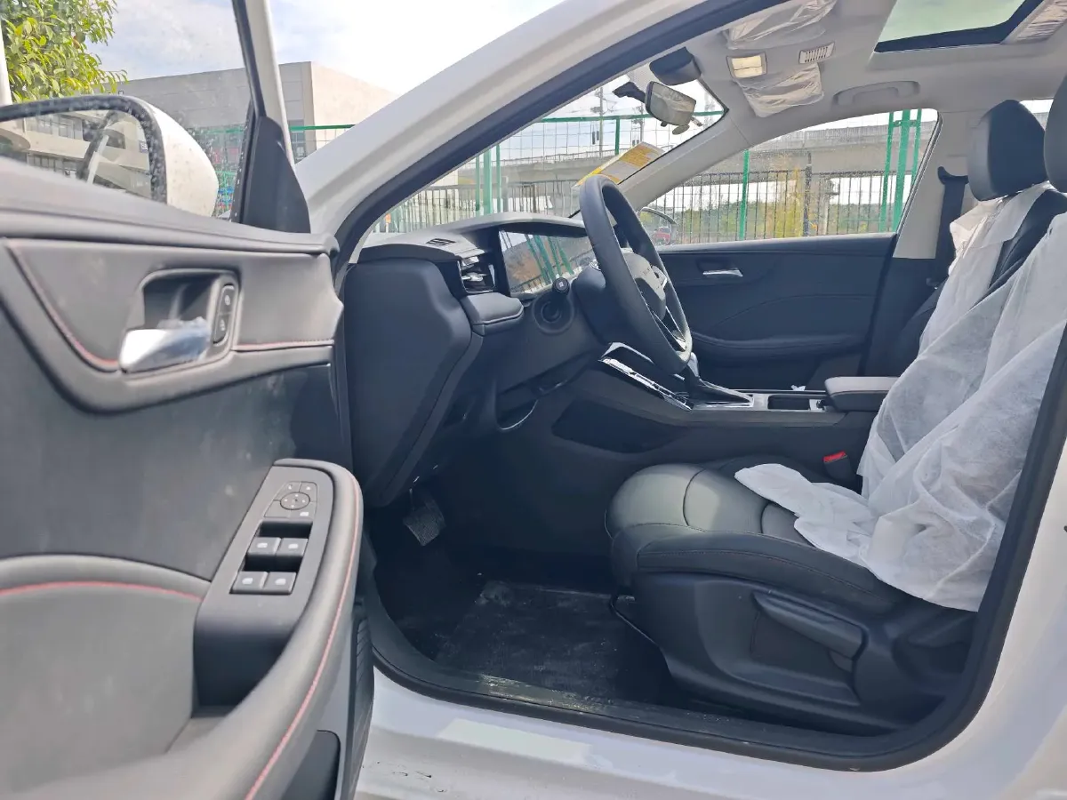 2026 Roewe i5 1.5L 129HP L4 CVT,autocango,china used car exporter,china ev exporter,chinese used car exporter,chinese used ev exporter