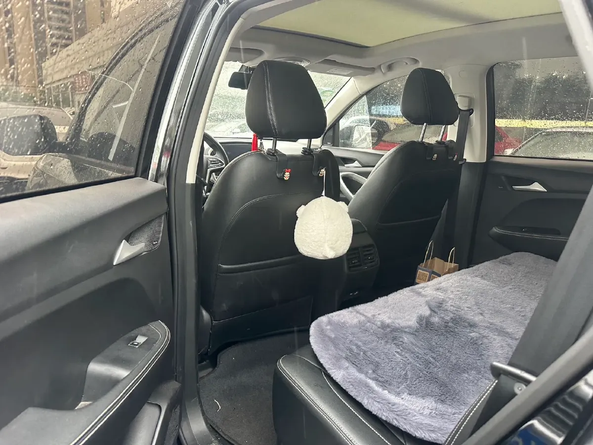 2018 BaoJun 530 1.5T 150HP L4 6MT,autocango,china used car exporter,china ev exporter,chinese used car exporter,chinese used ev exporter