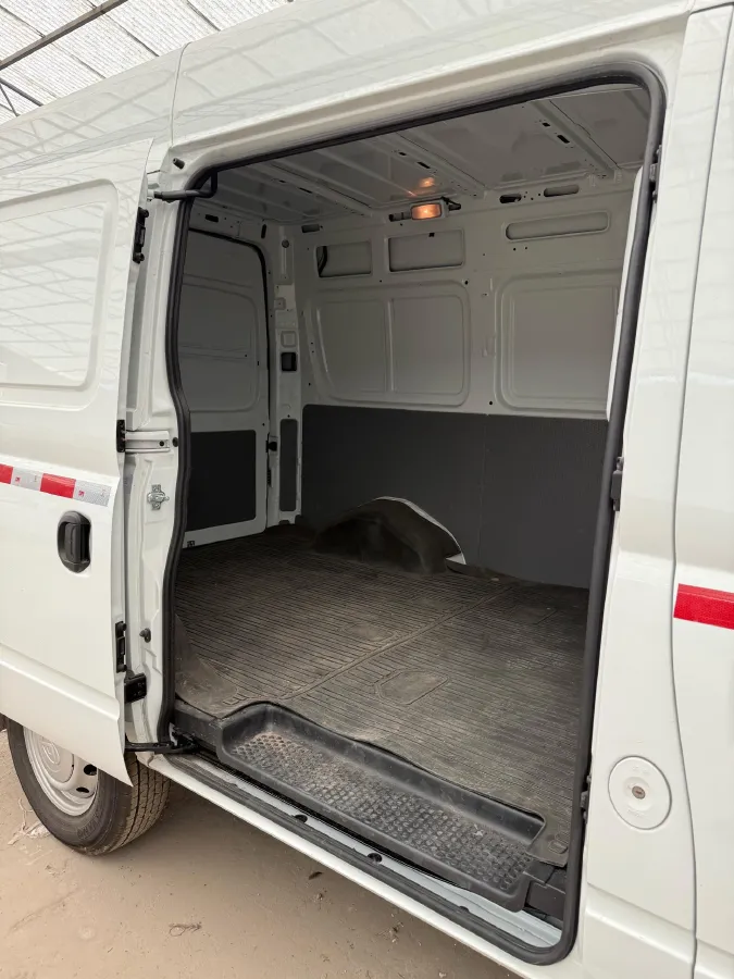 2024 MAXUS XinTu V80 2.0T 147HP L4 6SMG,autocango,china used car exporter,china ev exporter,chinese used car exporter,chinese used ev exporter