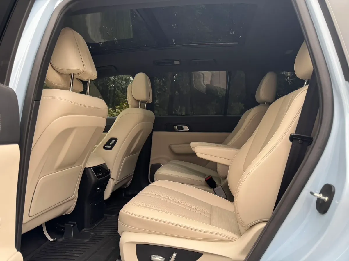 2020 Li ONE Range Extended 131HP REEV 40.5KWH,autocango,china used car exporter,china ev exporter,chinese used car exporter,chinese used ev exporter
